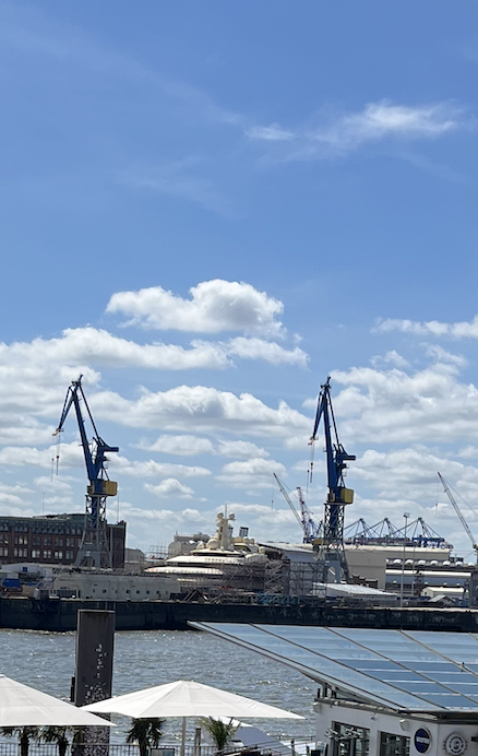 Russische Yacht im Hamburger Hafen